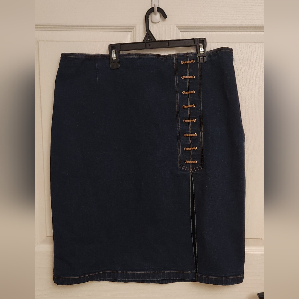 Dana Buchman denim knee length skirt leather lace up design on left front